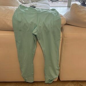 Fabletics Crop Legging